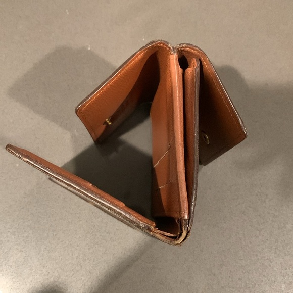 Louis Vuitton Elise tri fold monogram leather wallet with date code TH0916 - Picture 8 of 9